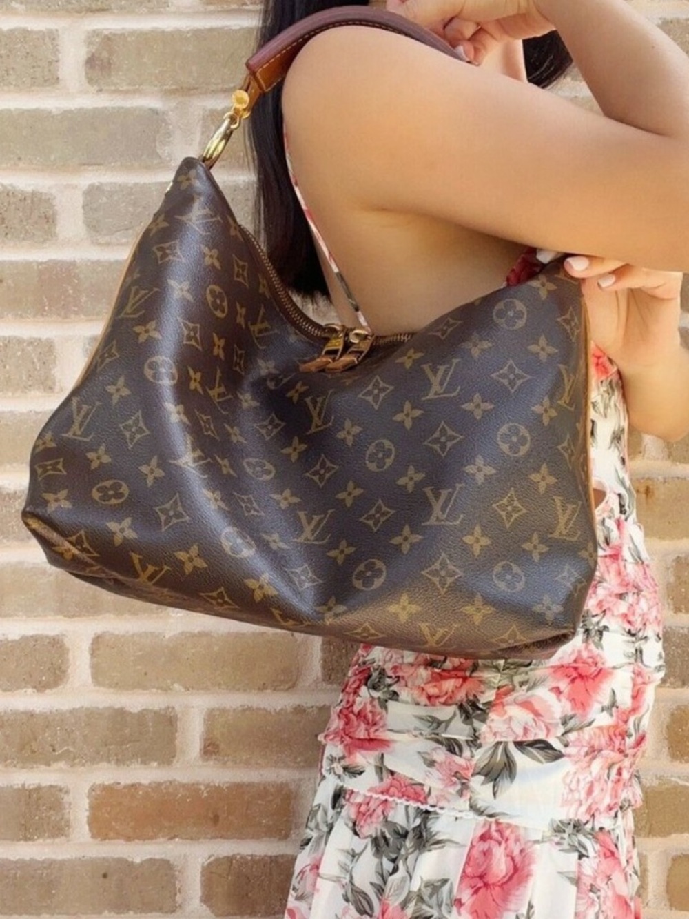 Louis Vuitton Monogram Sully Handbag - Picture 2 of 16